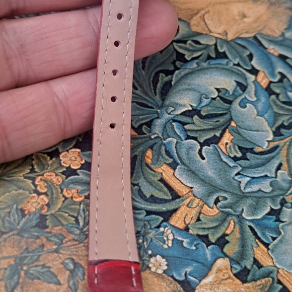 Quartz Red leather ladies watch - Picture 4 of 7